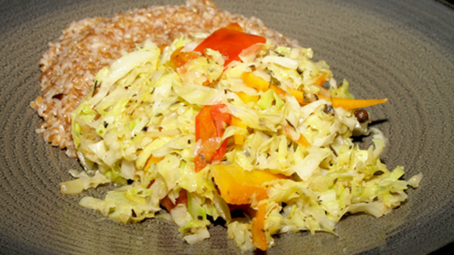 https://jamaicandinners.com/wp-content/uploads/2021/10/Steamed-Cabbage-and-Carrot-Rastafarian-Vegetarian-Cooked-Food-Recipe-MiQuel-M-Samuels-1.jpg