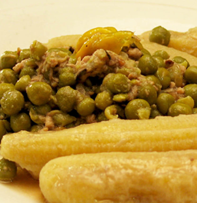 Tuna and green peas stew